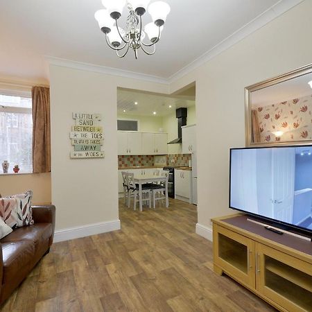 Spacious Modern Ground Floor Apartment, For Up To 6 Guests 스카버러 외부 사진