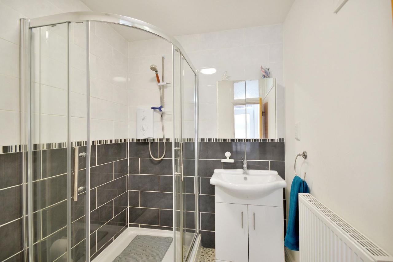 Spacious Modern Ground Floor Apartment, For Up To 6 Guests 스카버러 외부 사진