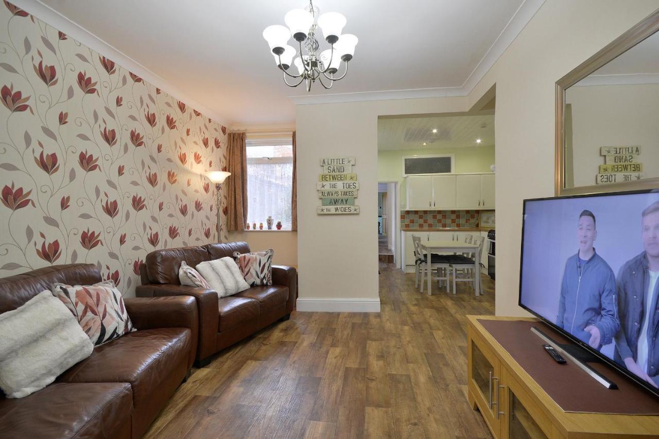 Spacious Modern Ground Floor Apartment, For Up To 6 Guests 스카버러 외부 사진